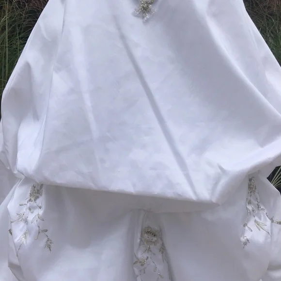 Taffeta Strapless Wedding/Gown, Beads & Embroidery NWT - Picture 7 of 10